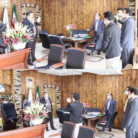 جمعی از معاونان و مدیران شهرداری به نمایندگی از کارکنان شهرداری با حضور در دفتر مسعودکاظمی شهردار لاهیجان ضمن قدردانی از زحمات وی ، روز شهردار را تبریک گفتند.